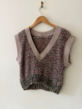 vintage Clarissa Textured V-Neck Sweater Vest in Mauve and Charcoal